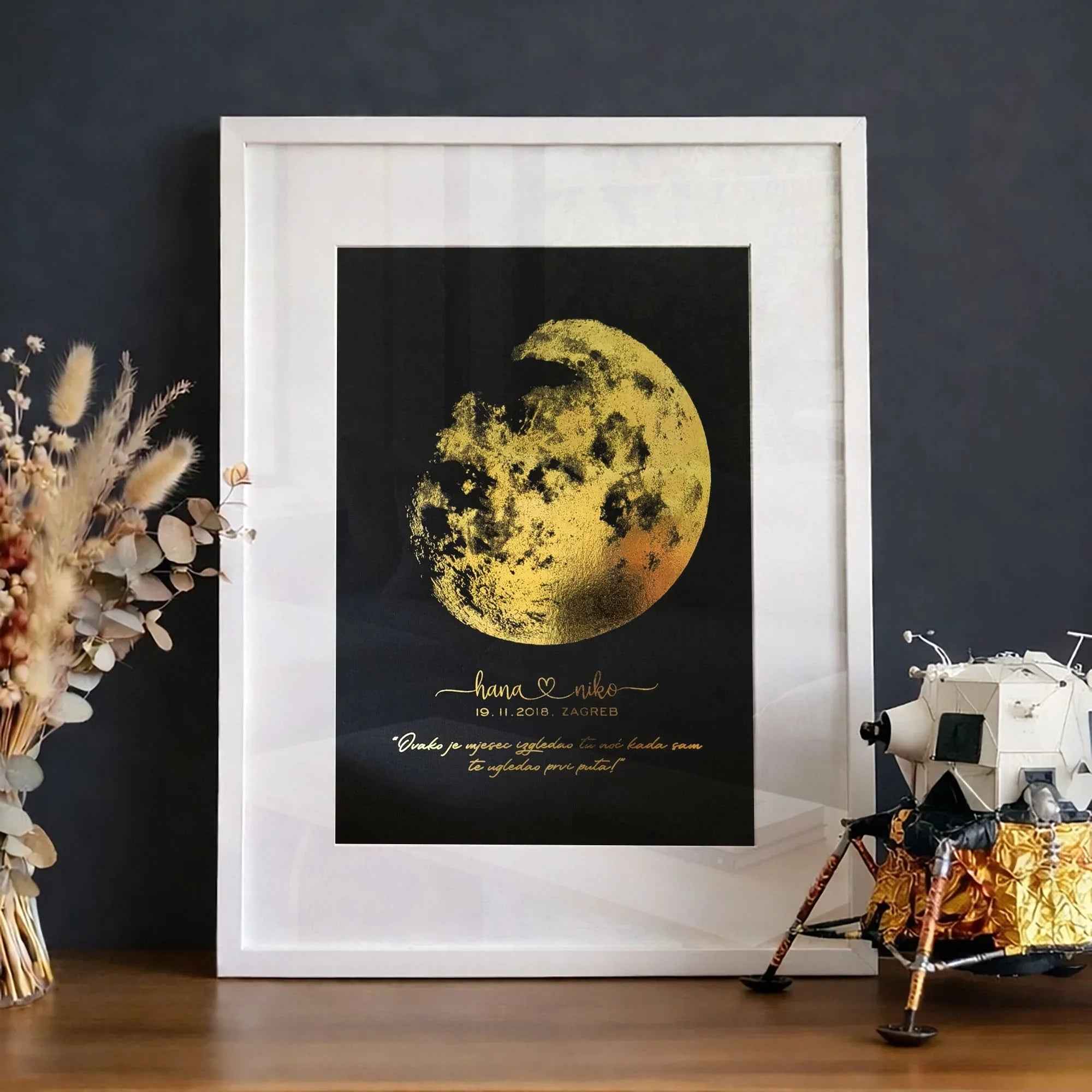Mjesečeva mjena personalizirani metalik print DI ADORE